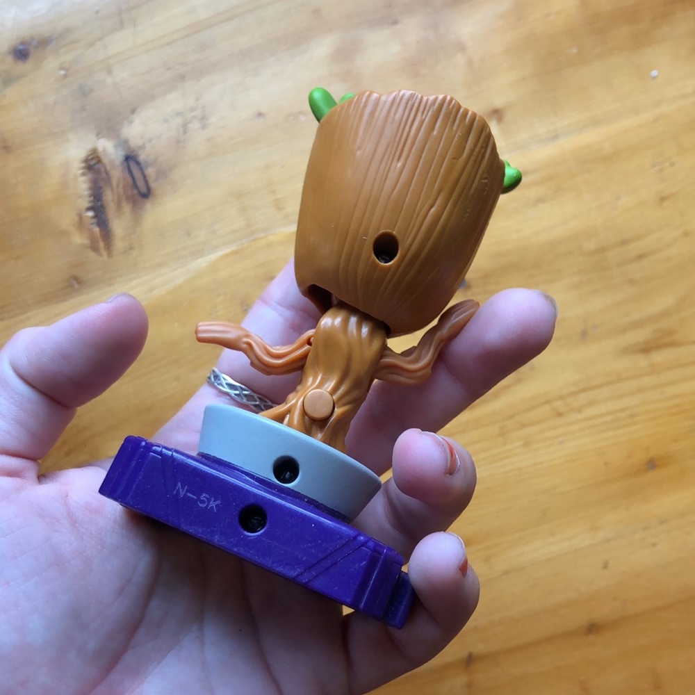 2020 MARVEL HEROES- AVENGERS-9 Mcdonalds toy - Picture 3 of 3